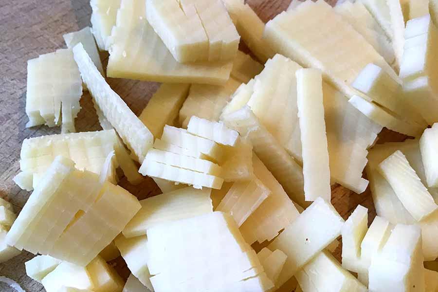 In Scheiben geschnittener Käse.