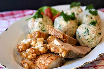 Schweinsbraten, © Pixabay Schweinsbraten mit Knödel.