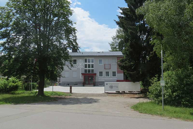 Die Zufahrt zum Gästehaus ist einfach zu erkennen. Foto: Steinkellner